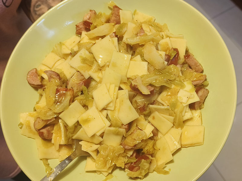 Łazanki ze świeżej kapusty